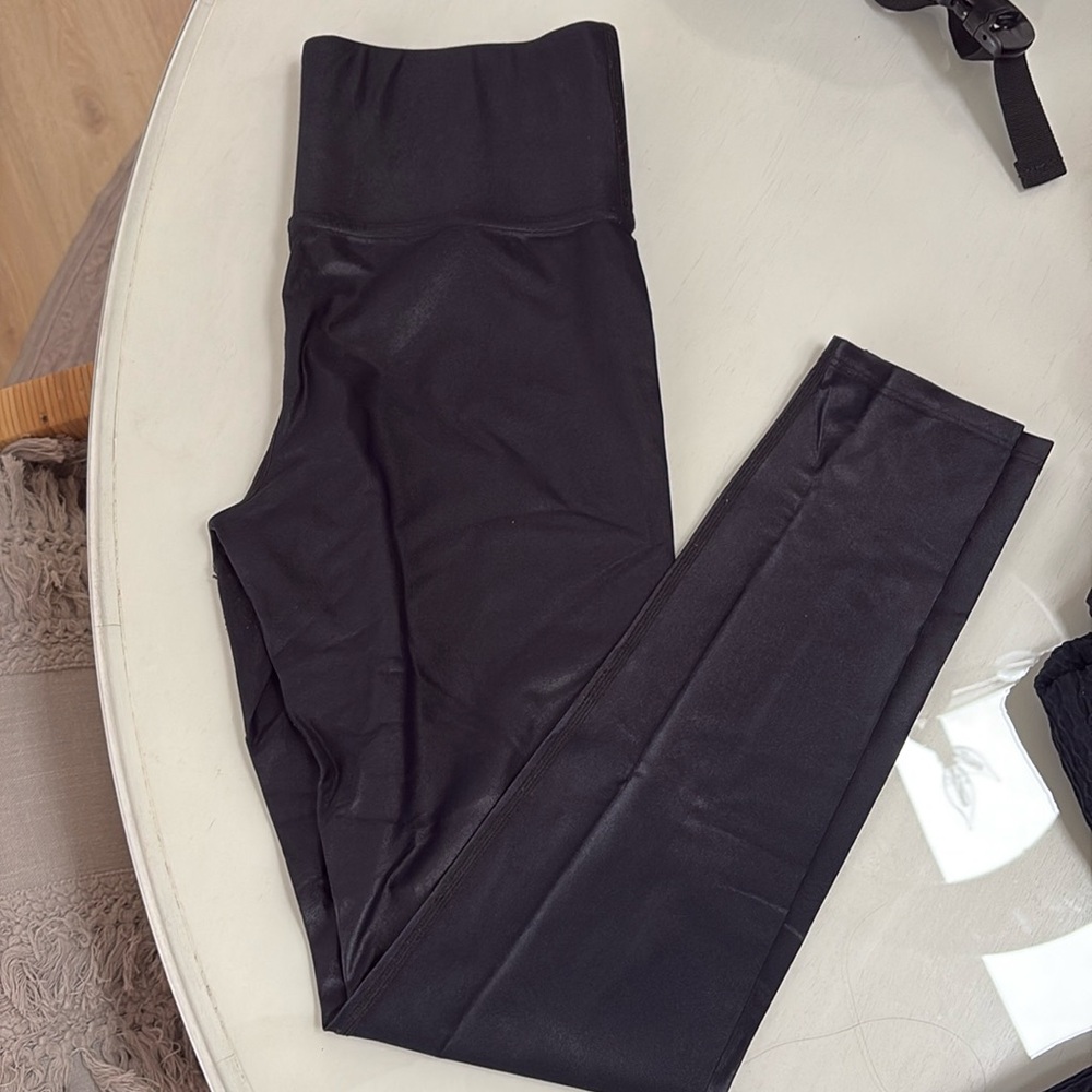 Carbon 38 high shine high rise leggings size L